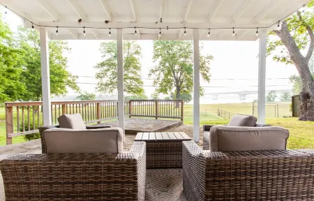 Newly Remodeled Home on the Arkansas River - 3 miles from Airport