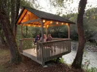 Tranquil Chalet - Nottely Riverfront, Starlink w/ Roku TV, Easy River Access Hotels in Notla