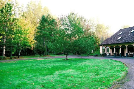 Guest House at Rising Moon Meadows Отели рядом с Аэропорт Беллинэм