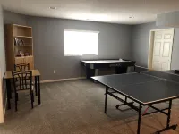 Beautiful retreat for multi-family fun - 1 mile from Lost Island Amusement Park!