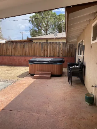 Welcome, Mi Casa es su Casa Отели рядом с достопримечательностью «Юкка Вэлли Элементари Скул»