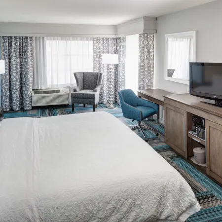 Hampton Inn San Diego-Downtown/Airport Area Отели рядом с достопримечательностью «Музей-авианосец «Мидуэй»»
