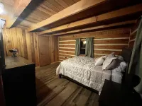 Quiet Cabin Nestled in Red River Gorge. Close to world class hiking and climbing Hotels in Wolfe County