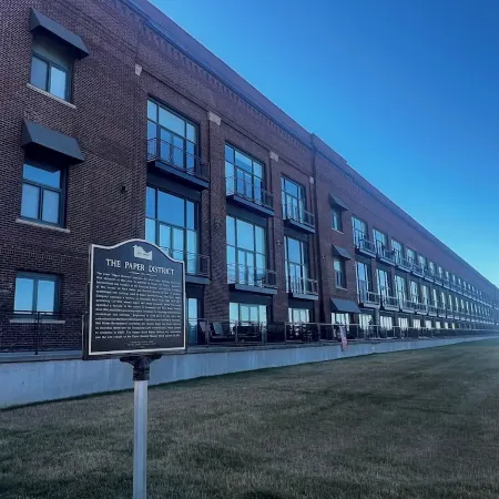 Sleeps 8 in Downtown Sandusky Minutes from Cedar Point &Sports Force