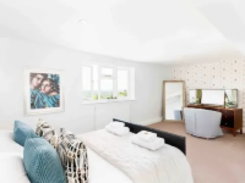 The Old Morgan Period 3 Bed Duplex Hotels in Great Malvern