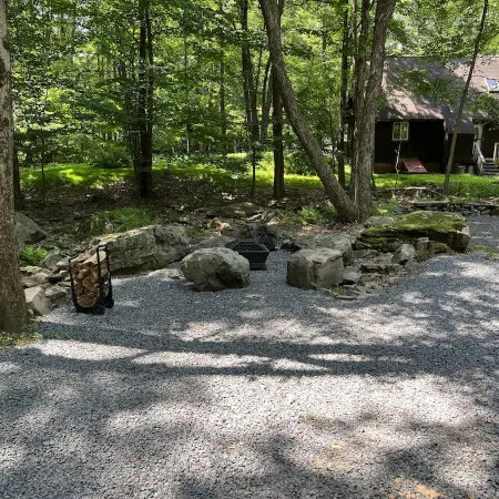 Cozy 3 Bedroom Chalet with Hot Tub