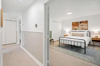 5Min to Lake, 20Min to NRG, Hot Tub, Fire Pit, BBQ. Quiet&Secluded. Pet Friendly Hotels in Wilderness