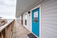 Ride the Tide at Beachside Manor!  2Bd, 1B with Free Parking! Steps to the Sand!