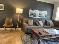 Entire  Fresno/Clovis 2 bedroom bungalow