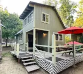 NorthFork Lodge Cabin #3 “The Maple”