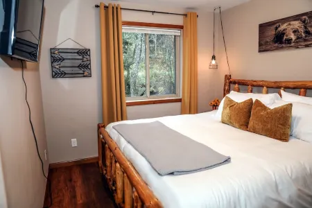 Luxury Pet-Friendly Home Near Hiking Trails and Lake Vermilion Отели в г. Тауэр