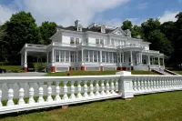Romantic & Secluded!  Blowing Rock, Views, Hot Tub - the Secret Shack