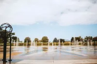 Little Blue Cottage - wooded getaway, near beaches and towns