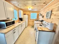 Charming 2 Bedroom Private Cabin Near Bangor