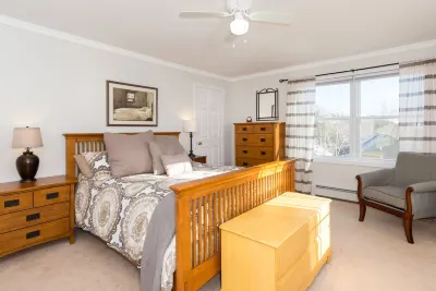 Experience Winter at Gunstock Ski Resorts and Relax in the Scenic Lake Region. Hotel a 