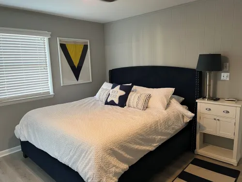 Canal front 4 Bedroom - 3 bath beach house, 2.5 blocks 5 minute to the beach