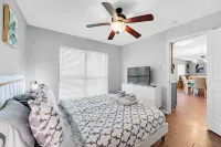 5BR 2.5BA Newly upgraded house sleeps 16