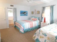 Beautiful and Spacious, 2 bed 2 full bath, pool and jacuzzi, steps to the ocean - Wi-Fi