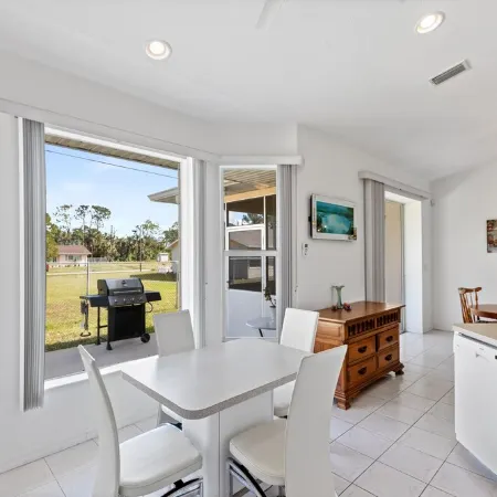 Cheerful & Vibrant Home Near Mineral Springs