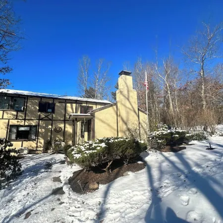 Relaxing & Rejuvenating Retreat w/Hot tub, Pool, Sauna, & Games for family+pets
