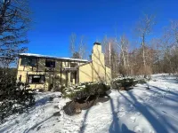 Relaxing & Rejuvenating Retreat w/Hot tub, Pool, Sauna, & Games for family+pets