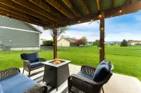 Luxury home, central, & perfect for exploring the Flathead Valley w/firepit. Hotels in Kalispell