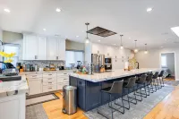 Fletcher Hills luxury, Sunset View, 4 BR, Saltwater Pool and Spa