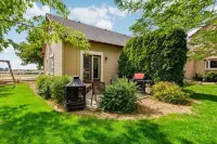 Beautiful Country & Ranch setting with room to relax