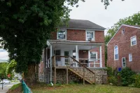 Charming 4bdrooms I 2.5 bath I Free Parking I 1 block from Wedding Venue