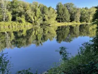 CREEKSIDE  COTTAGE WITH WATER ACCESS, LARGE LOT WITH CAMPFIRES AND LOTS OF CHARM