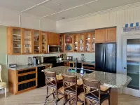 Beautiful ocean view condo on the beach w/ communal pool & hot tub