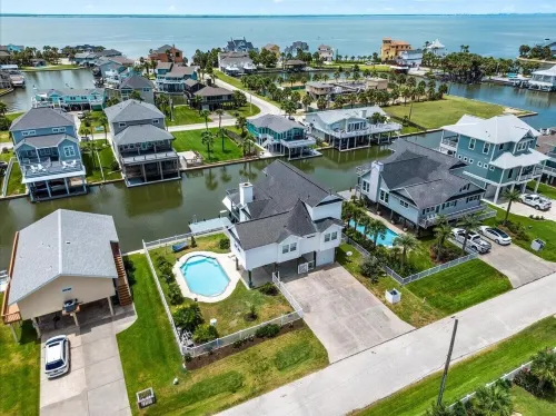 Bay Dayz - Canal & Poolside Views!