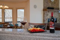 Spacious 5 BR Cabin Stunning Mountain View w HOT TUB