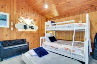 Hot Tub, Lakes, Ski Hill, Golf, Game Room & Endless Foliage, Dog Friendly
