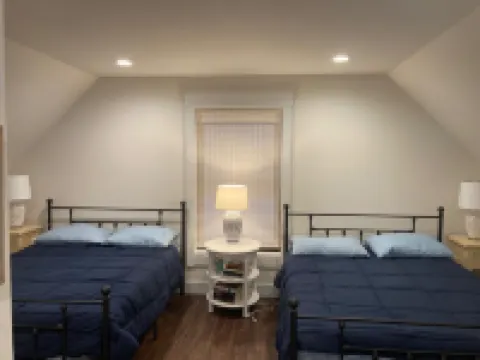 New, Little Traverse Bay water front, bike ride to Bay Harbor Resort 海斯酒店