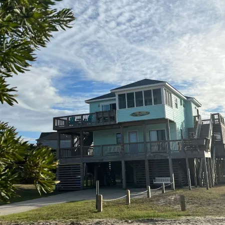 Ocean & Sound Views, 4BR house, Private Pool & Hot Tub, WiFi, AC, Dog Friendly