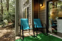 Walking Distance to Ski Slopes! Cozy Condo that sleeps 4!