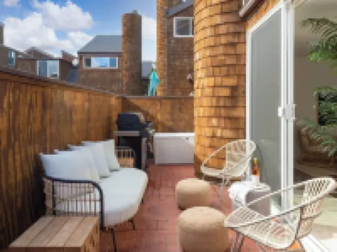 Designer Beach Condo Steps to Ocean/Beach, Heated Pool, Spa, Shops, Restaurants Hotels in Solana Beach