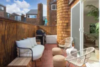 Designer Beach Condo Steps to Ocean/Beach, Heated Pool, Spa, Shops, Restaurants