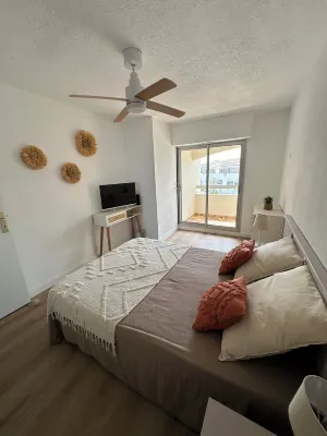 Appartement Front de mer Avec Piscine et Accès Direct Plage à Saint Cyprien Hotels near Bocal du Tech Beach Club