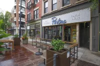 Secluded & Spacious 1BR Condo – Central in OTR - Alloggi
