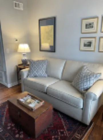 Historic King Bed Cottage, Pvt Parking, Pvt Patio, Flexible Cancellations
