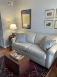 Historic King Bed Cottage, Pvt Parking, Pvt Patio, Flexible Cancellations