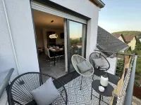 BlackNCozy - Design apartment with box-spring bed and balcony