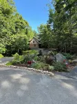 A~Bears Den- Pet Friendly, Hot Tub, 2 King Suites, Minutes to GSMNP!