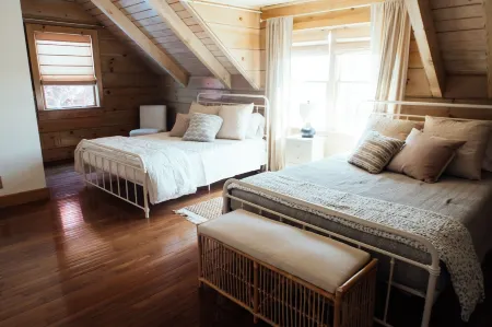 Hilltop Cabin on Center Hill Lake