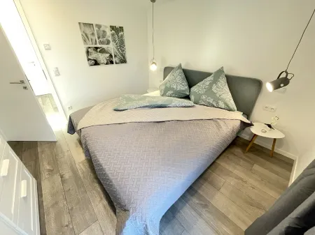 Windward modern new-build apartment near the beach *Wallbox*