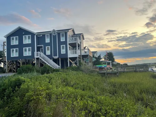 Two Seas- Waterfront Beach House New in 2023 - Oak Island, NC