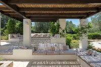 Luxury family villa to relax in with large pool