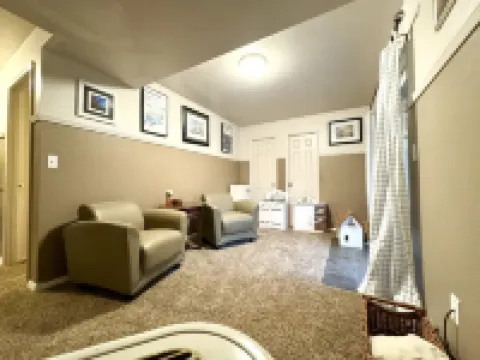 10 ppl/full house/relax/private yard/wifi/games/kid space/fire pit/uniq art